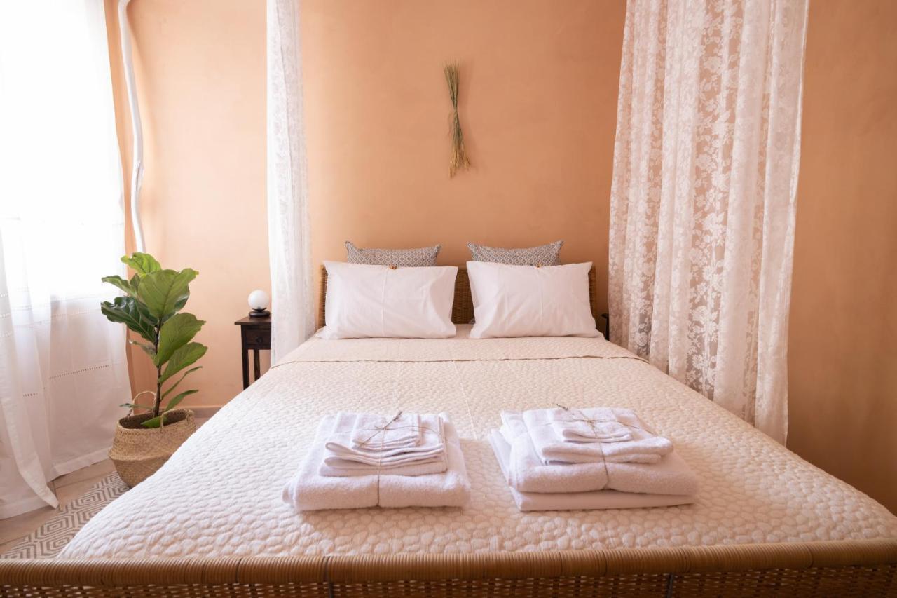 Mediterranean House - 12 Min From Acropolis! Apartment Athens Ngoại thất bức ảnh