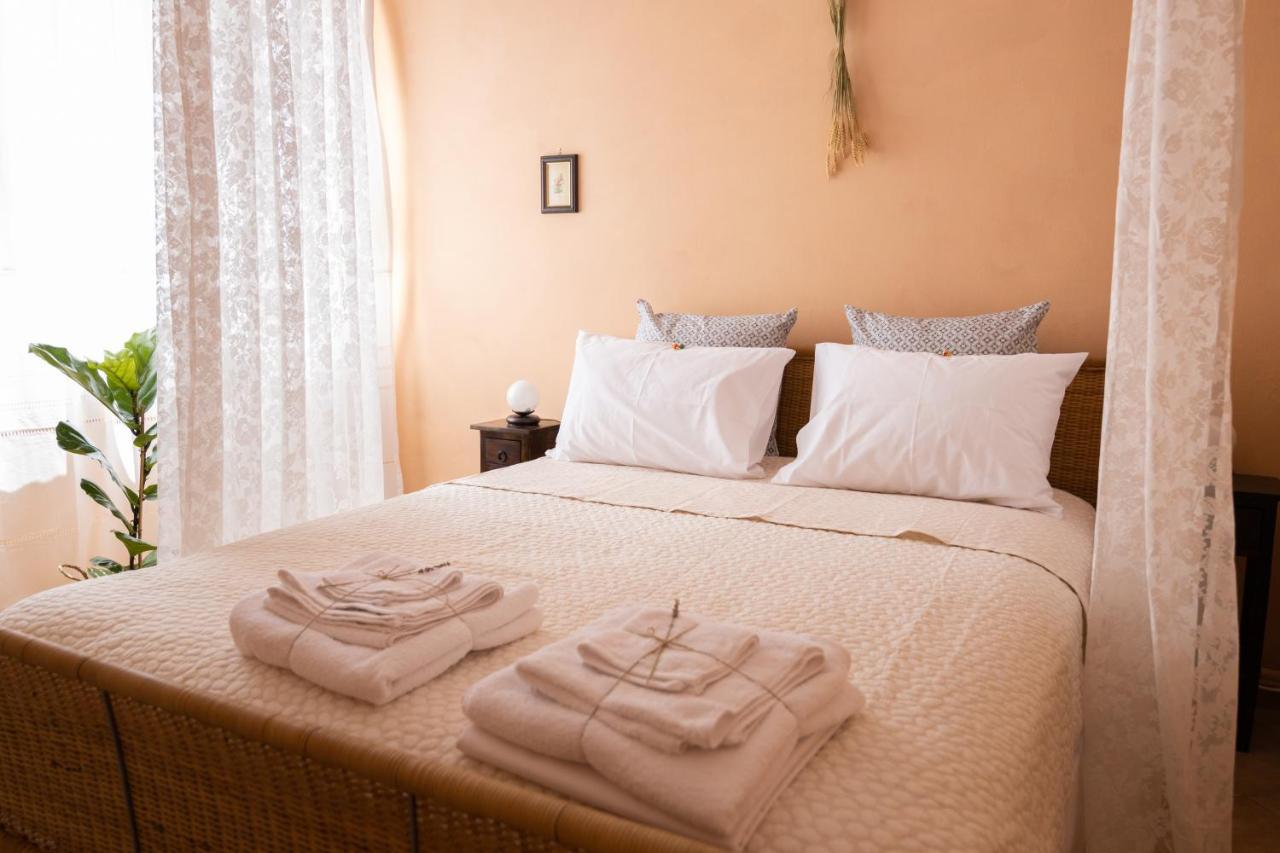 Mediterranean House - 12 Min From Acropolis! Apartment Athens Ngoại thất bức ảnh